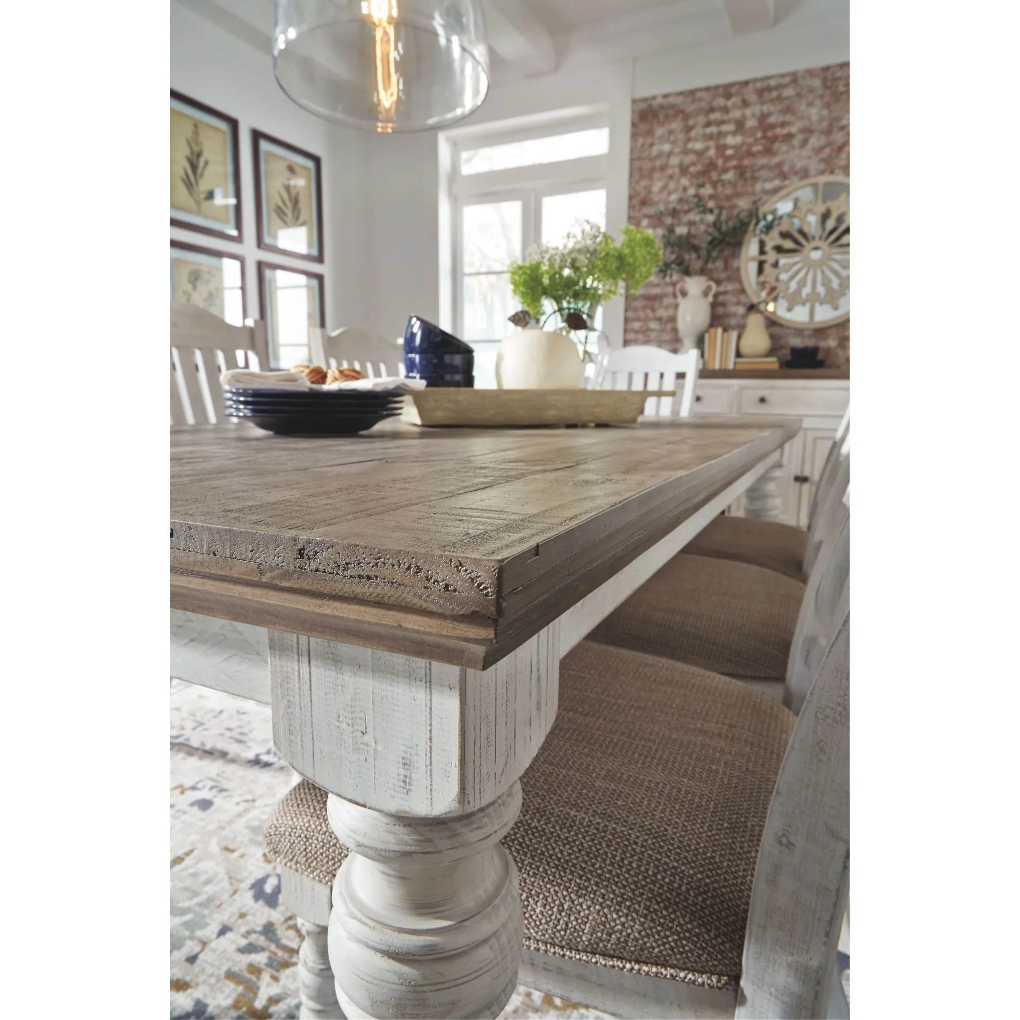 Havalance-Exclusive Dining Table