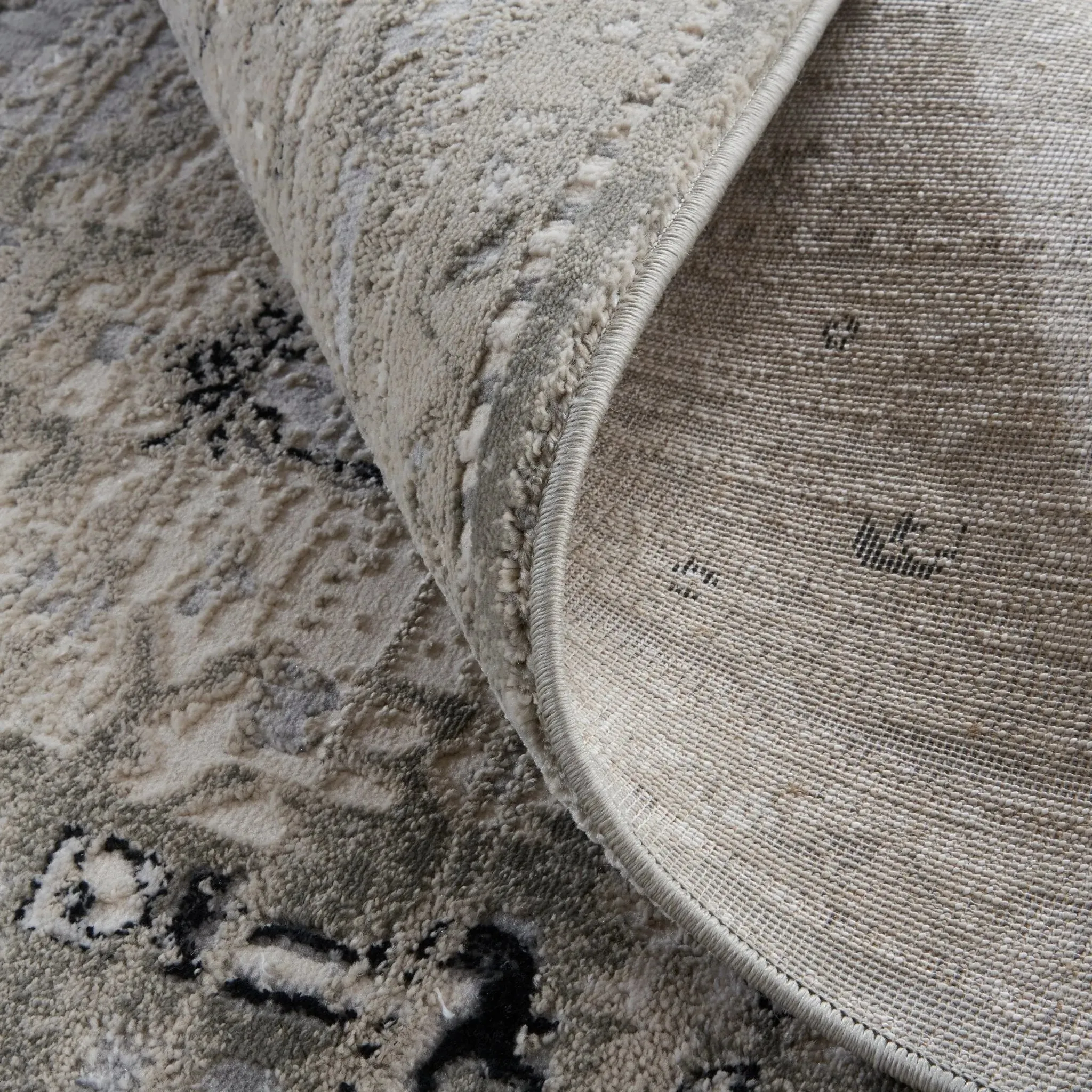 Macklaine MCK39FUF Beige/Silver Rug