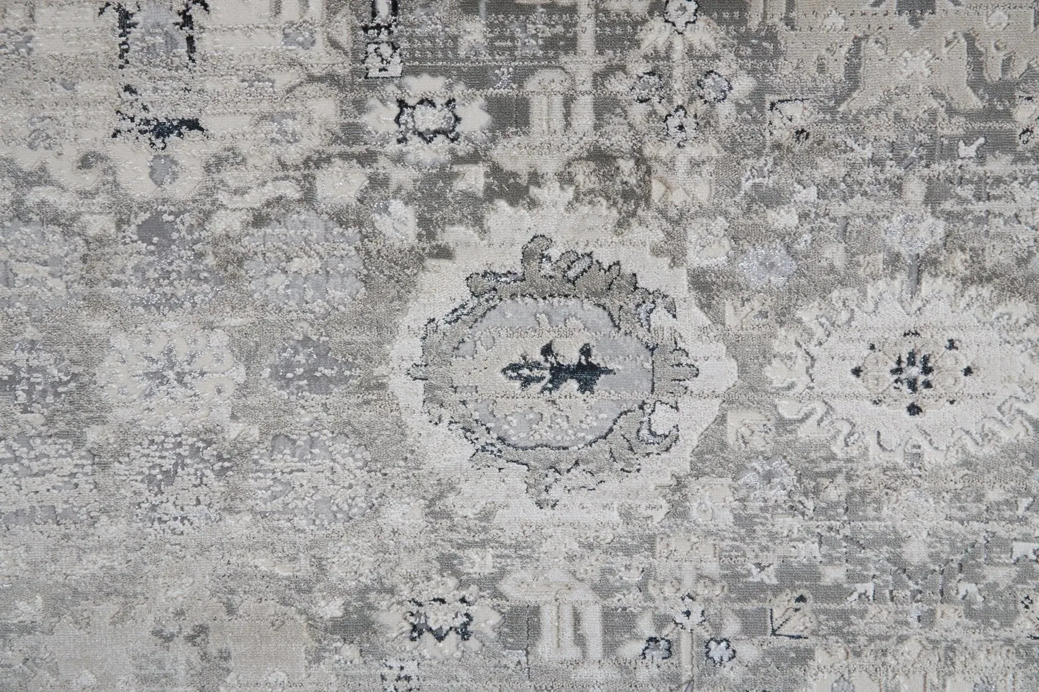Macklaine MCK39FUF Beige/Silver Rug